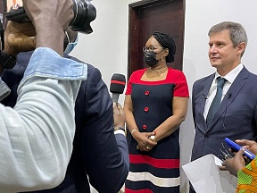 Sur la rencontre avec SEMme Edith Delphine EMMANUEL-ADOUKI, Ministre de l’enseignement supérieur, de la recherche scientifique et de l’innovation technologique de la République du Congo 